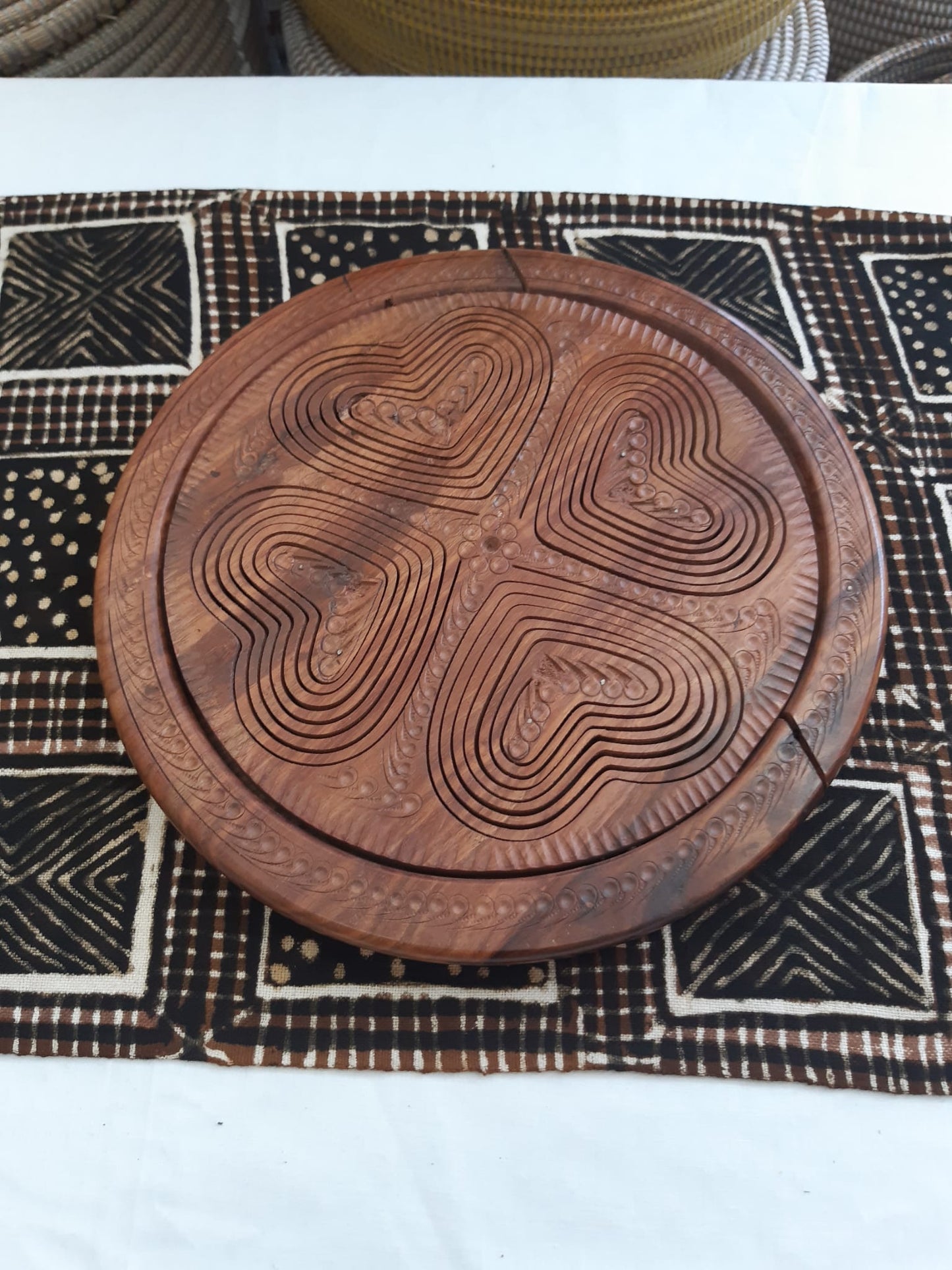 Panier pliable en bois sculpté